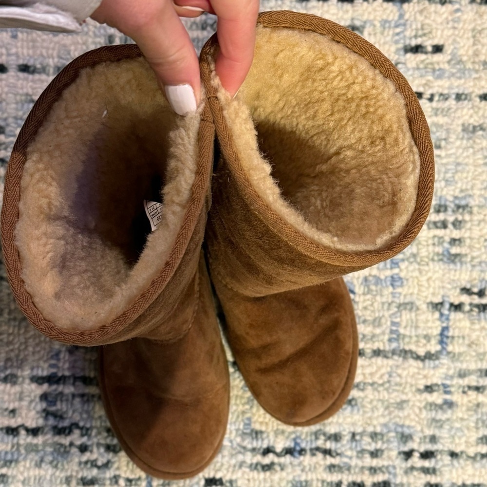 UGG Classic Tall Boot, Youth size 2 - Picture 4 of 12